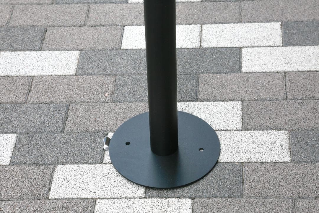 ☆値下げ、訳あり☆ オシャレ！スタンド 灰皿　丸型　ブラック