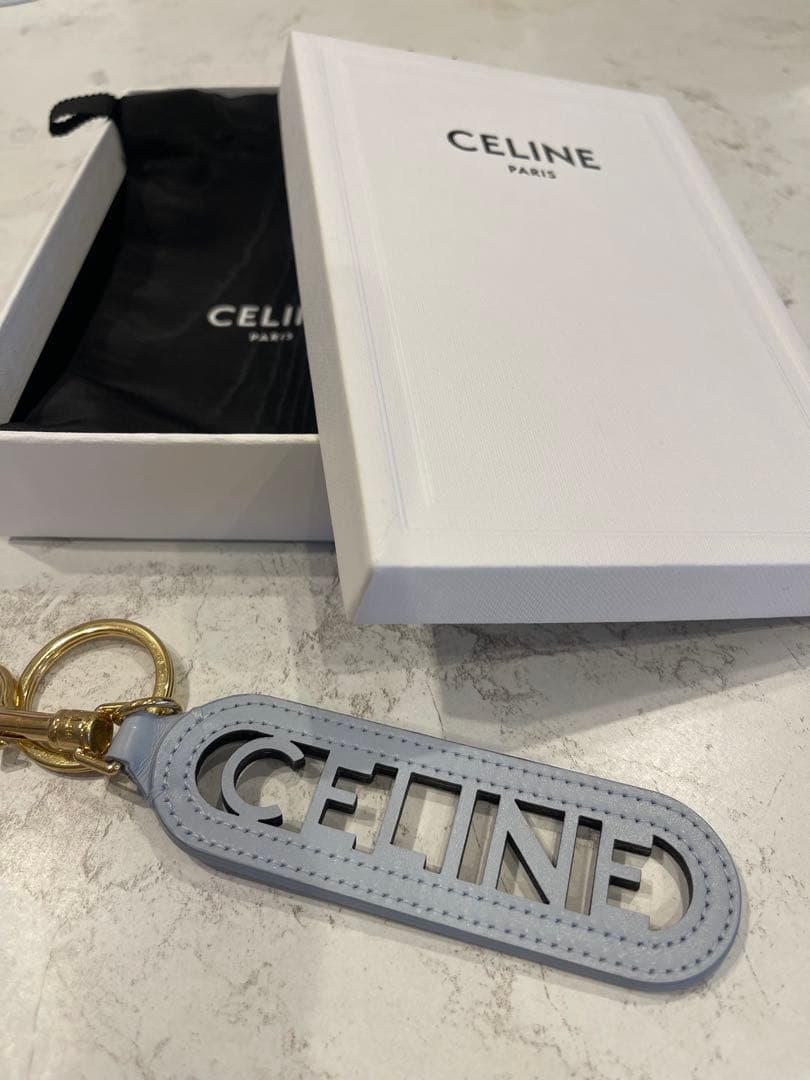 最終値下げ済みです。CELINE　ロゴキーリング　ゴールド　レザー