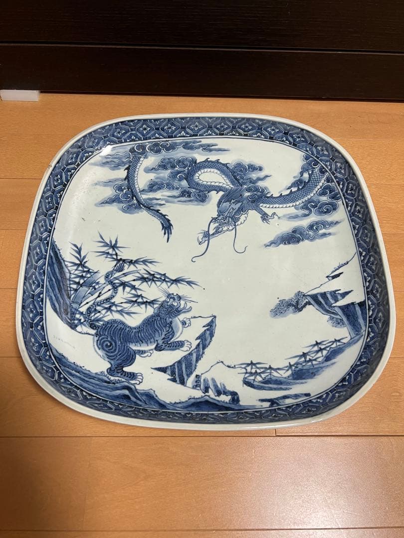 レア巨体大皿 骨董 青白磁のドラゴンとタイガー 龍と虎 大明成化年製