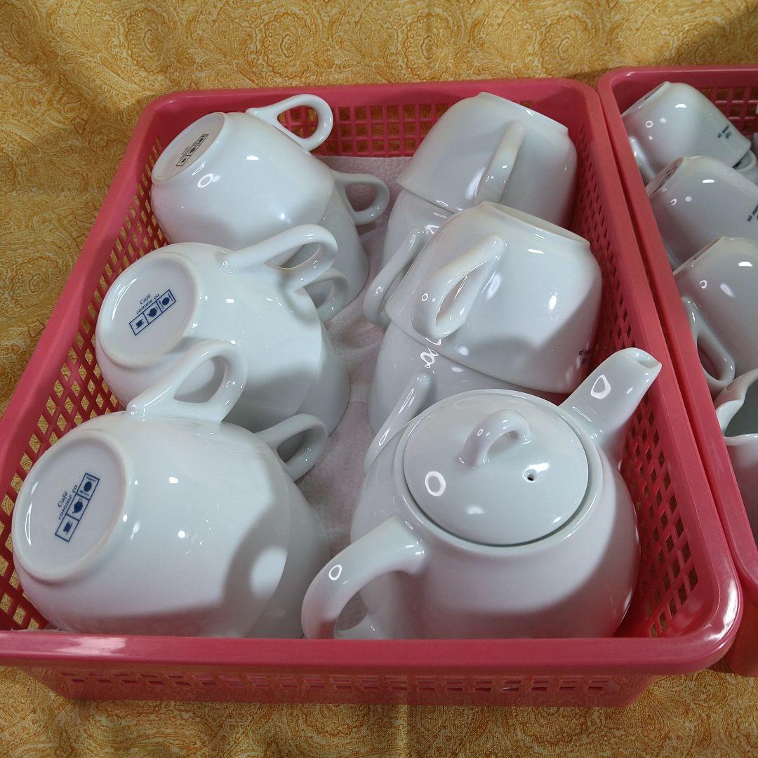 「カフェ コムサ」／カップ・皿・ティーポット・ピッチャー