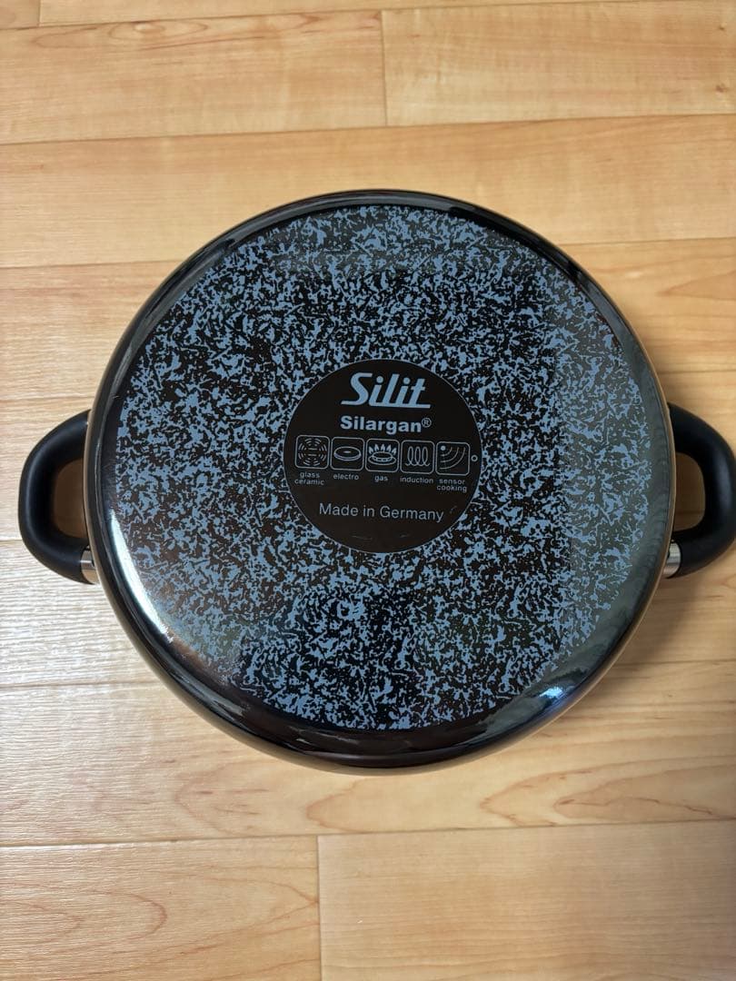 ひ*り様 Silit ボニート　ローキャセロール　24cm 両手鍋　黒　シラルガ