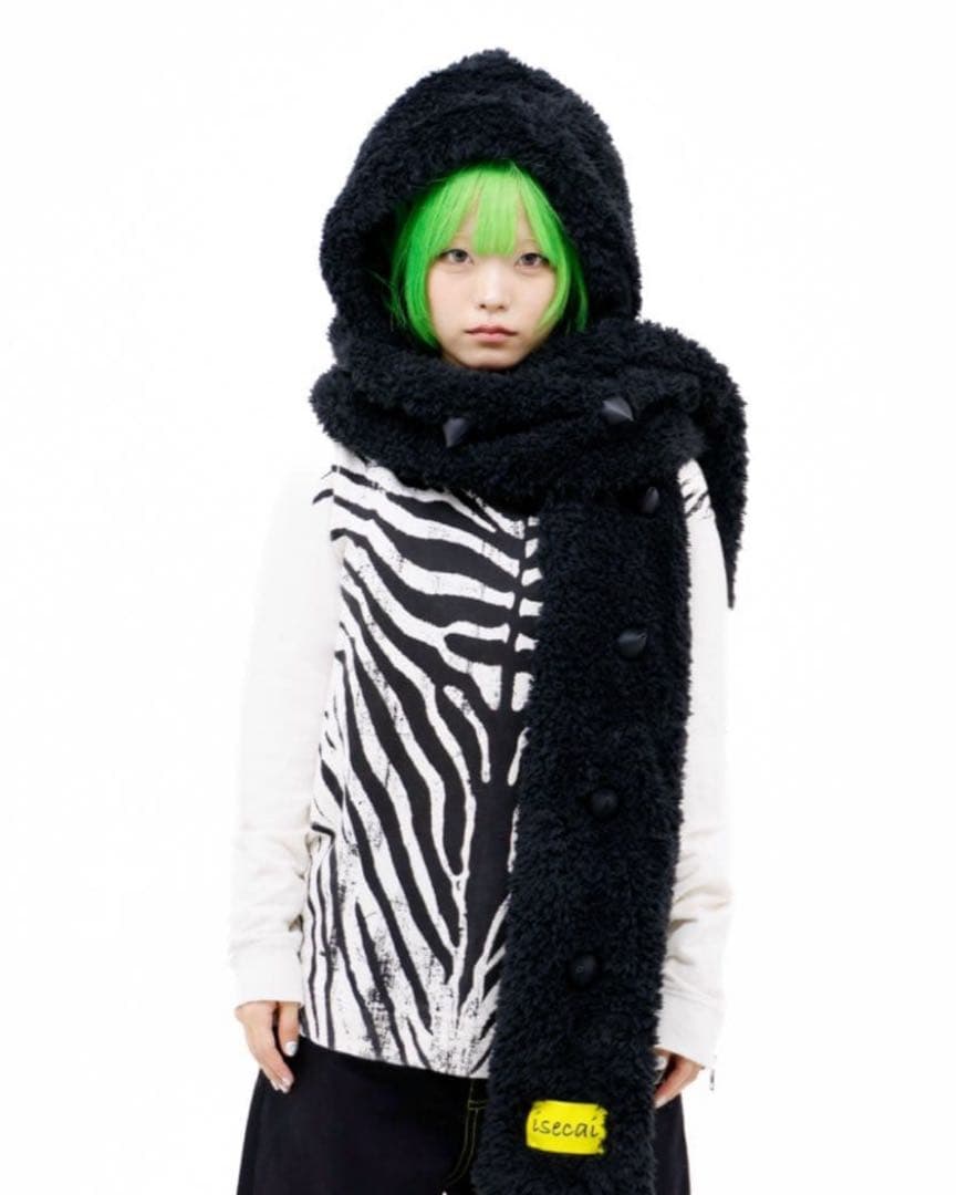 isecai 棘マフラー（フード付き）Black