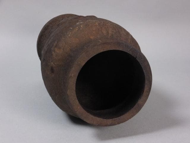 時代古鉄 華道具 在銘 花器 壺『荒膚地浮彫雲龍雷文　壱対』1128O