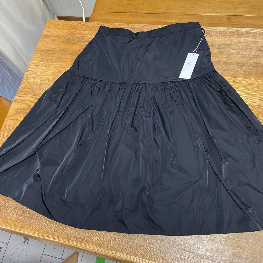 23区　新品タグ付ティアード　タフタ　ギャザースカート　大きいサイズ48 黒