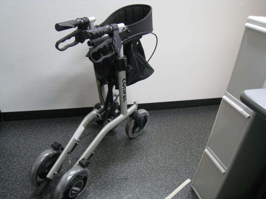 ナブテスコ　CONPAL 抑速ブレーキ付き歩行車 歩行器 シルバーカー ⑥