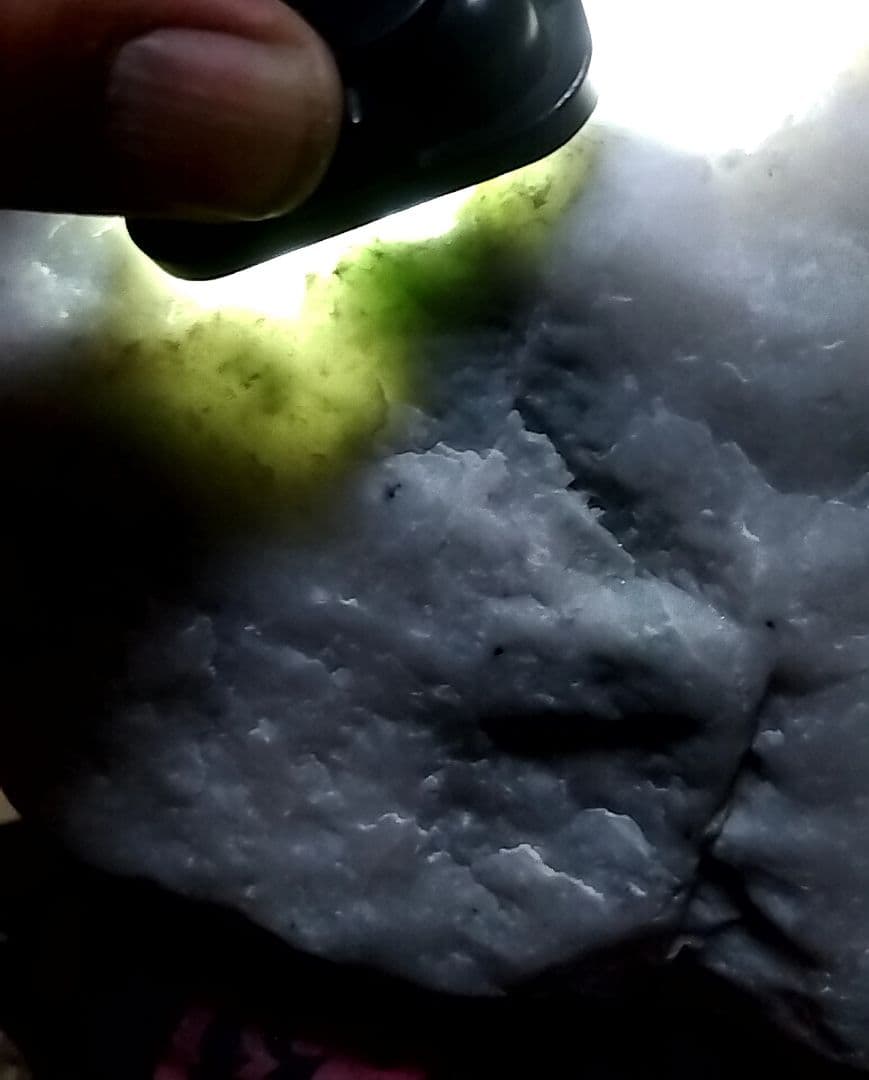 ★翡翠原石★糸魚川硬玉【小滝・転石川ズレ・ウブ7.9kg】