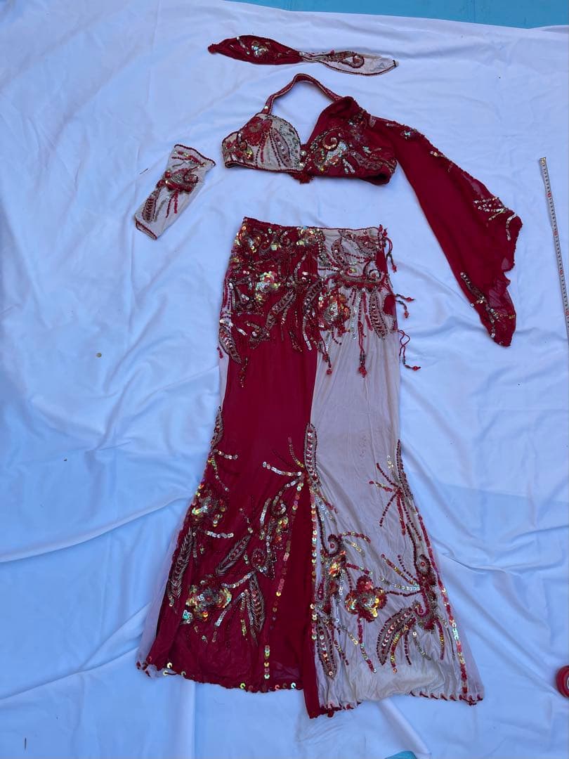 ベリーダンス セットアップ 赤とベージュ