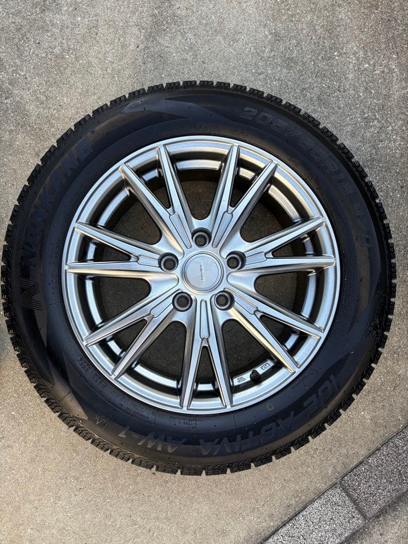 【年末年始セール】［バリ溝] 16インチ　スタッドレスタイヤ　1シーズンのみ使用