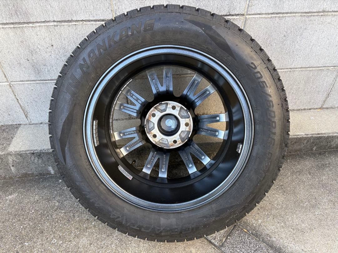 【年末年始セール】［バリ溝] 16インチ　スタッドレスタイヤ　1シーズンのみ使用