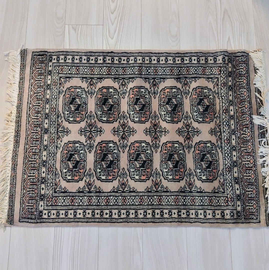 ペルシャ風ラグ　縦64cm、横90.5cmサイズ