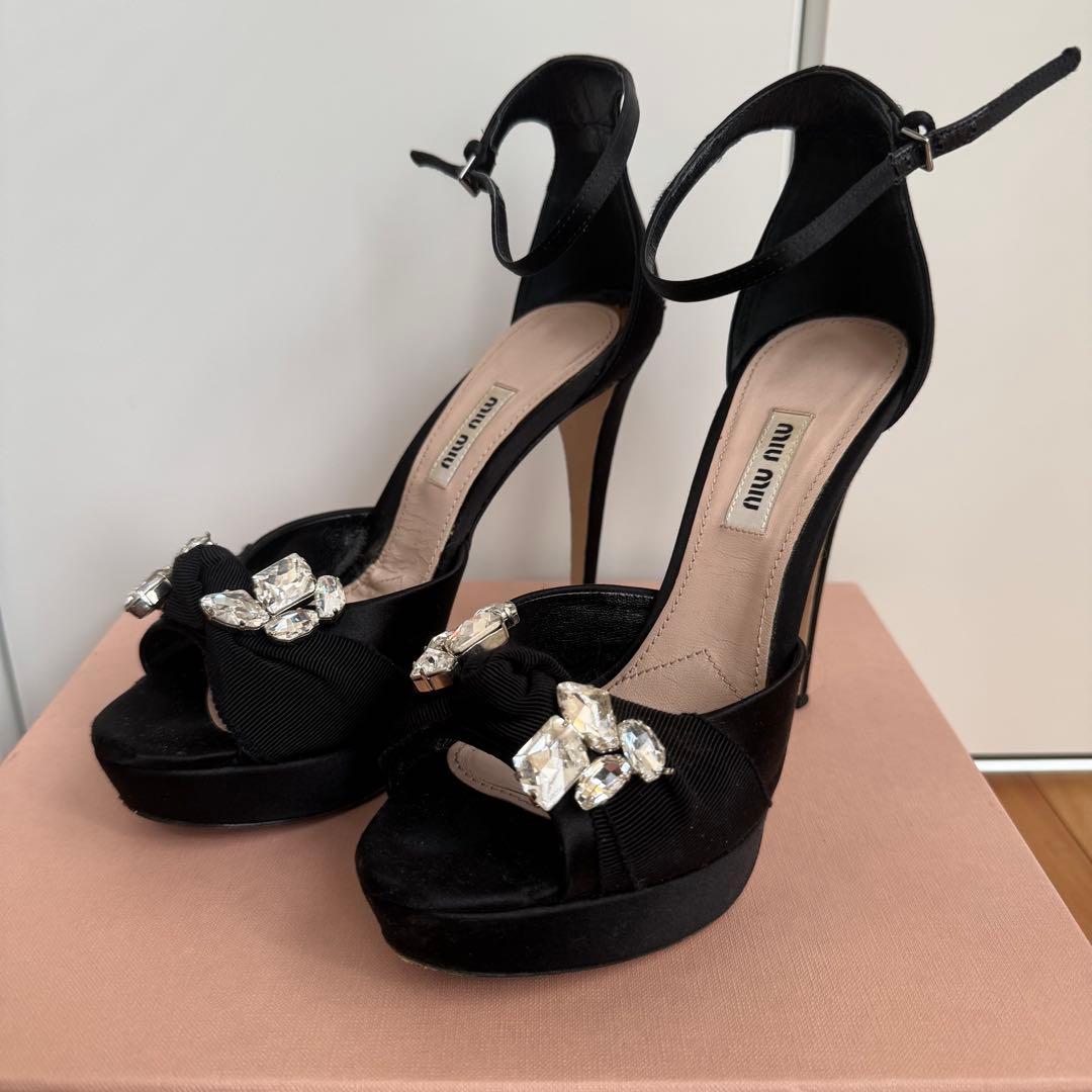 ♡miu miu ミュウミュウ　ストーン　ブラック　サテン　ヒール♡