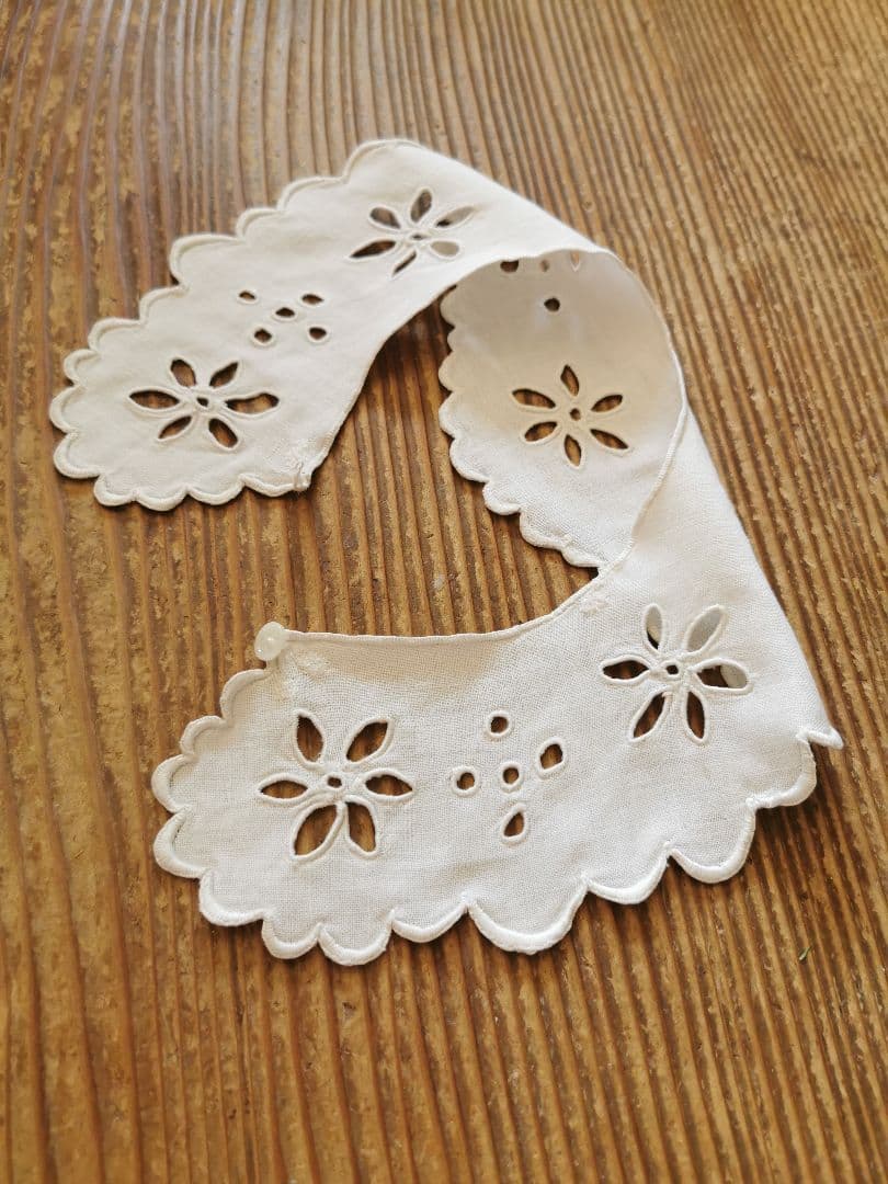 アンティークフランス オープンカットワーク アイレット刺繍 スカラップリム付け襟