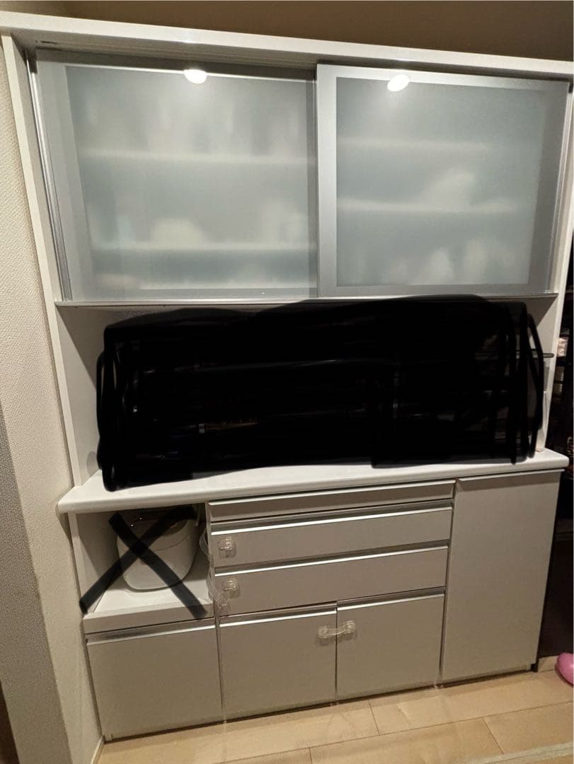 ホワイト食器棚