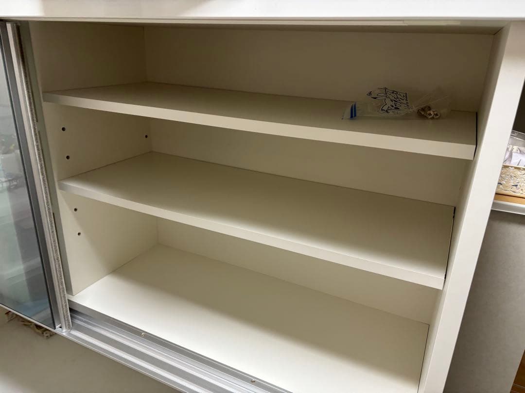 ホワイト食器棚