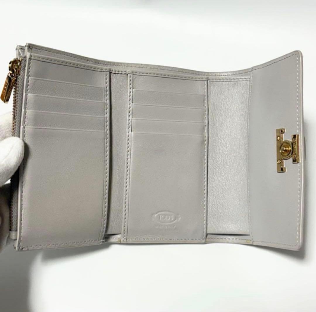 美品　トッズ T タイムレス レザー ウォレット　三つ折り財布　コンパクト