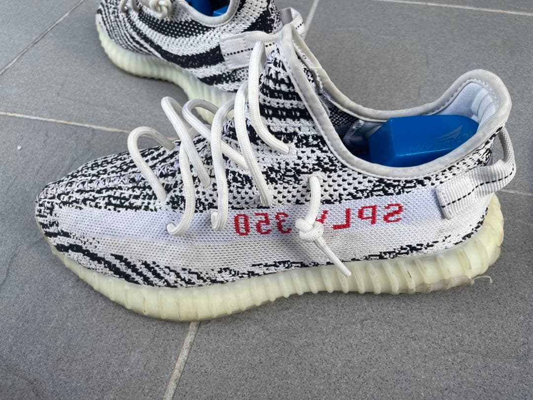 adidas YEEZY Boost 350 V2 イージーブースト　ゼブラ