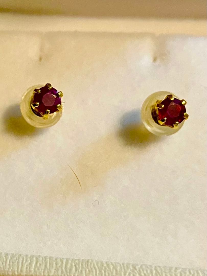 K18＊ルビーピアスです