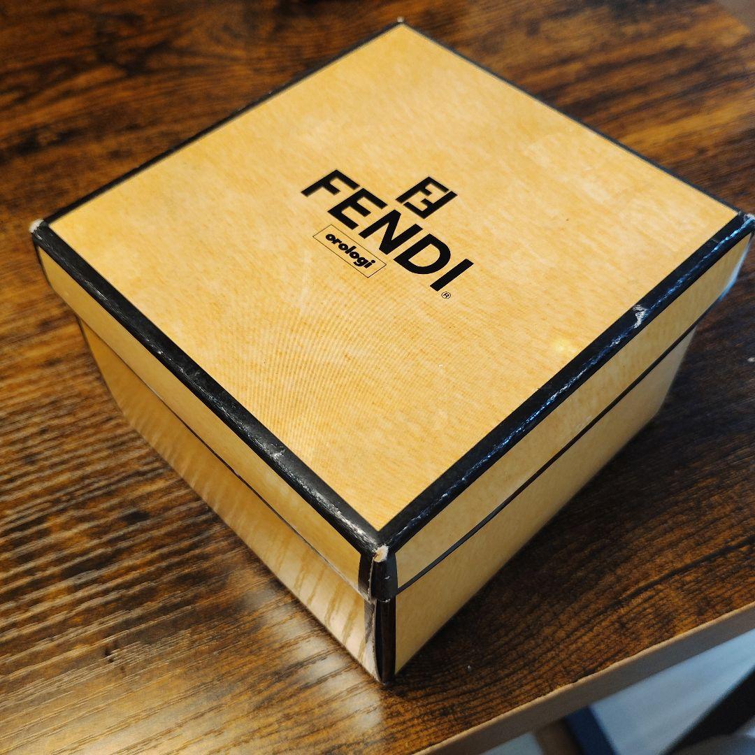 【FENDI】210L 腕時計　黒文字版