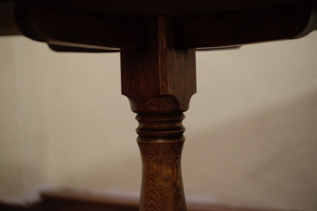 古い一本脚のテーブル　（楢　オーク系）　限定値下げ中〜日曜日まで