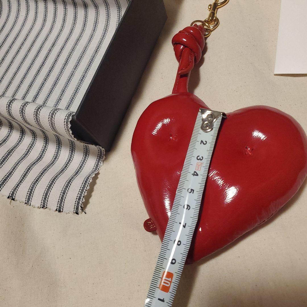 ANNA HINDMARCH ハート型キーホルダー