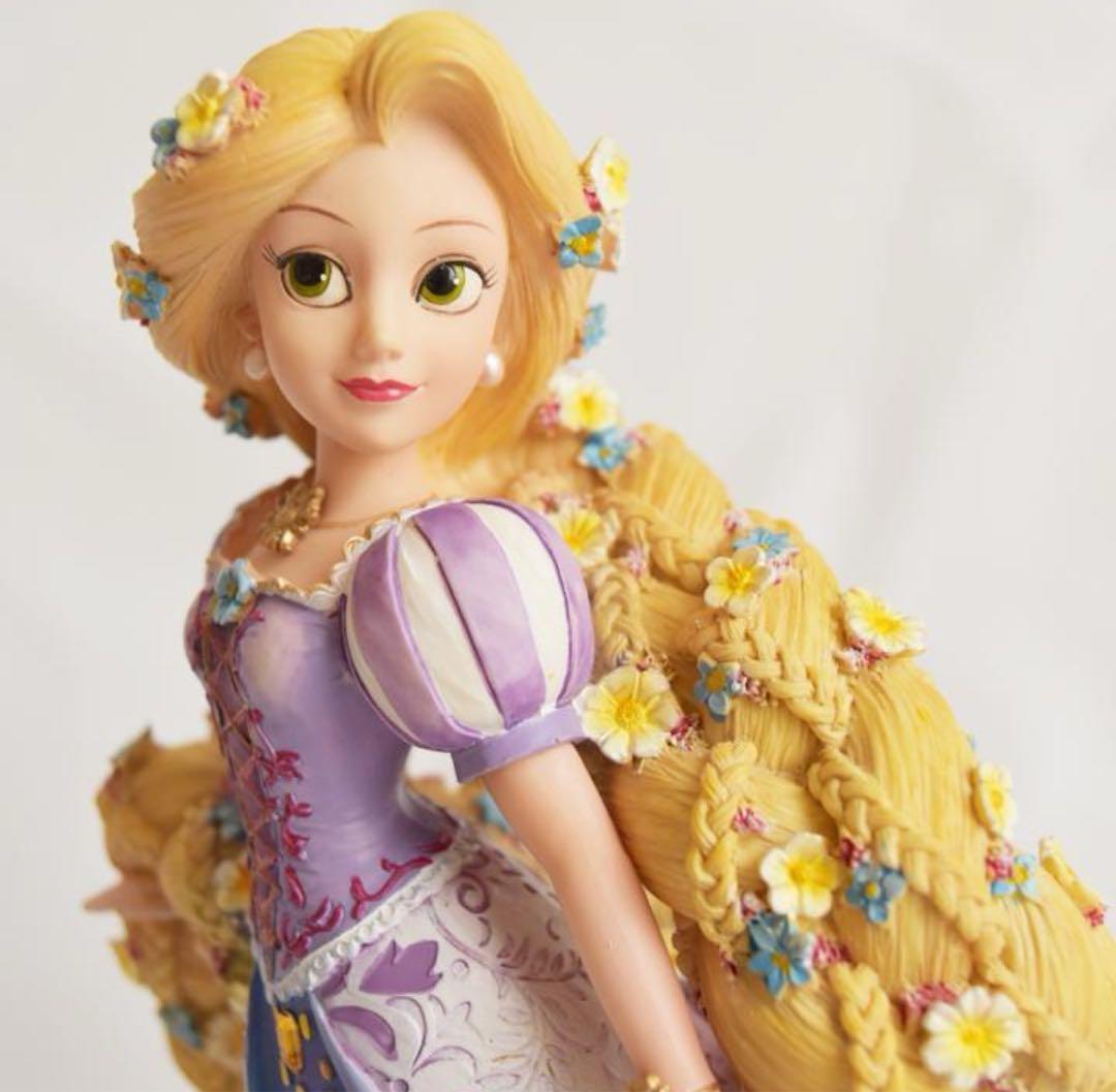 新品開封のみディズニー エネスコ ショーケース 塔の上のラプンツェル フィギュア