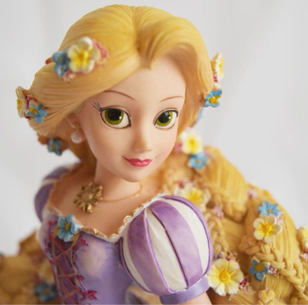 新品開封のみディズニー エネスコ ショーケース 塔の上のラプンツェル フィギュア