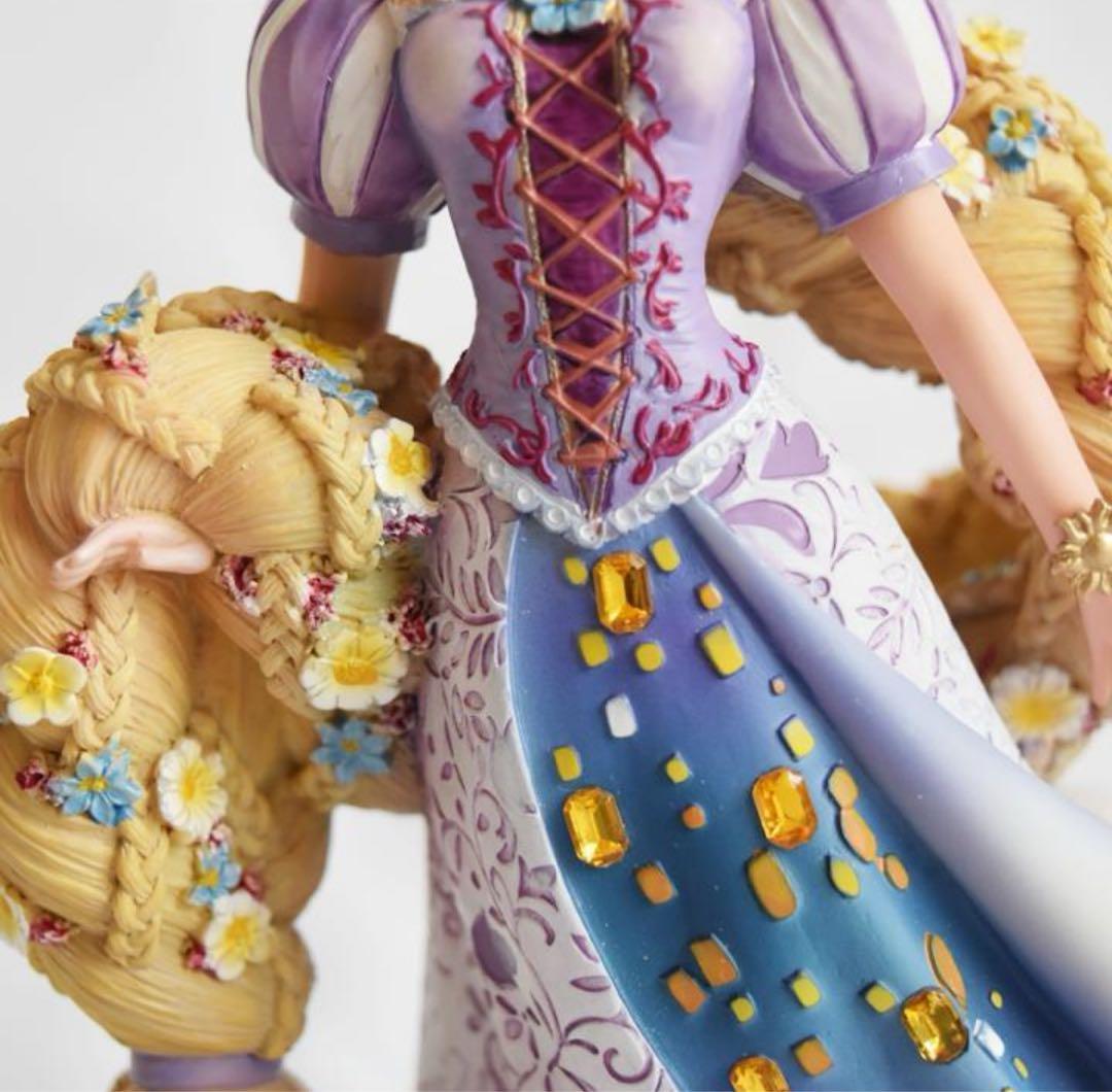 新品開封のみディズニー エネスコ ショーケース 塔の上のラプンツェル フィギュア