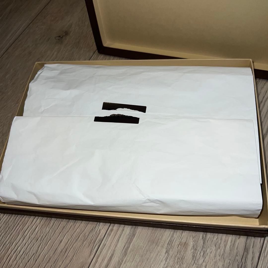 新品、未使用！LOUIS VUITTON グレー マフラーチャーム付き