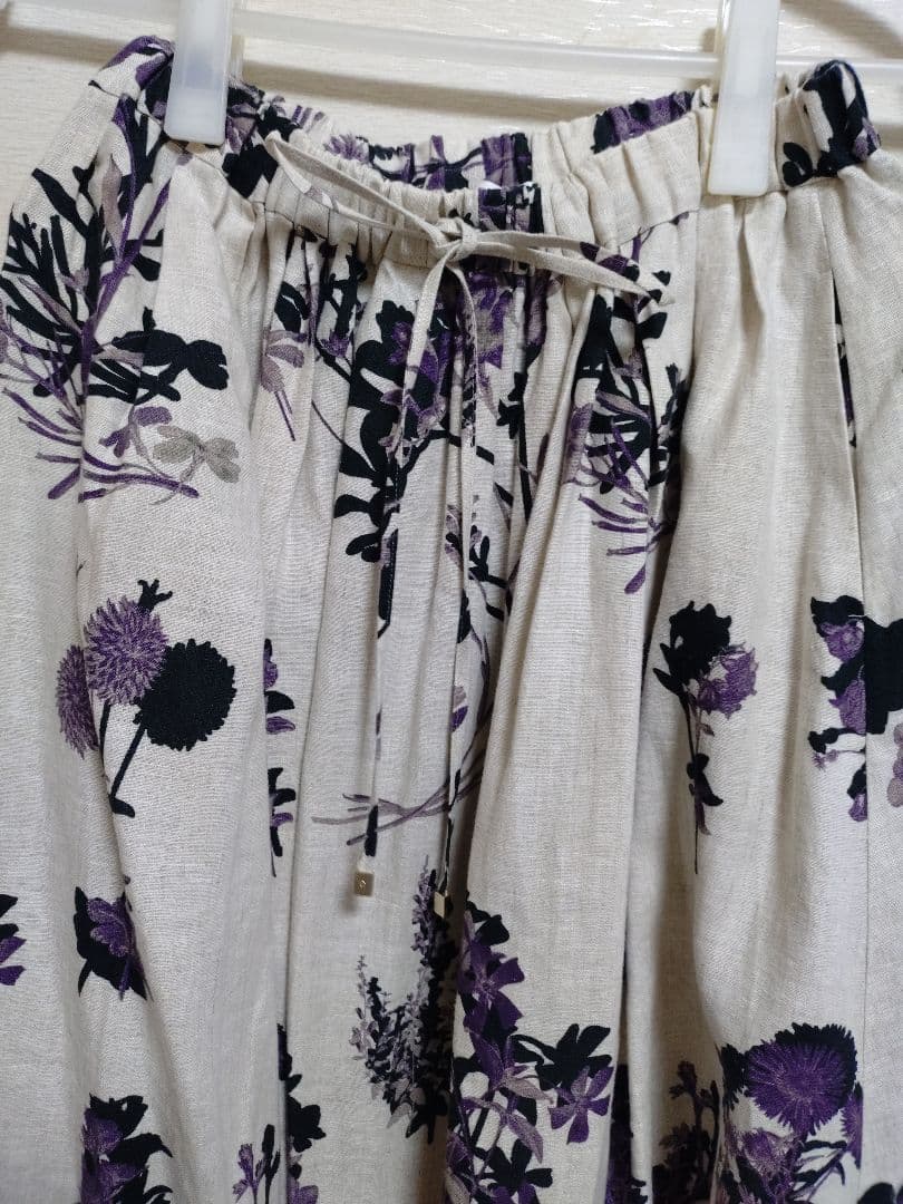 ✿　専用☆エブール　ebure　ナチュラルリネンフラワータックスカート