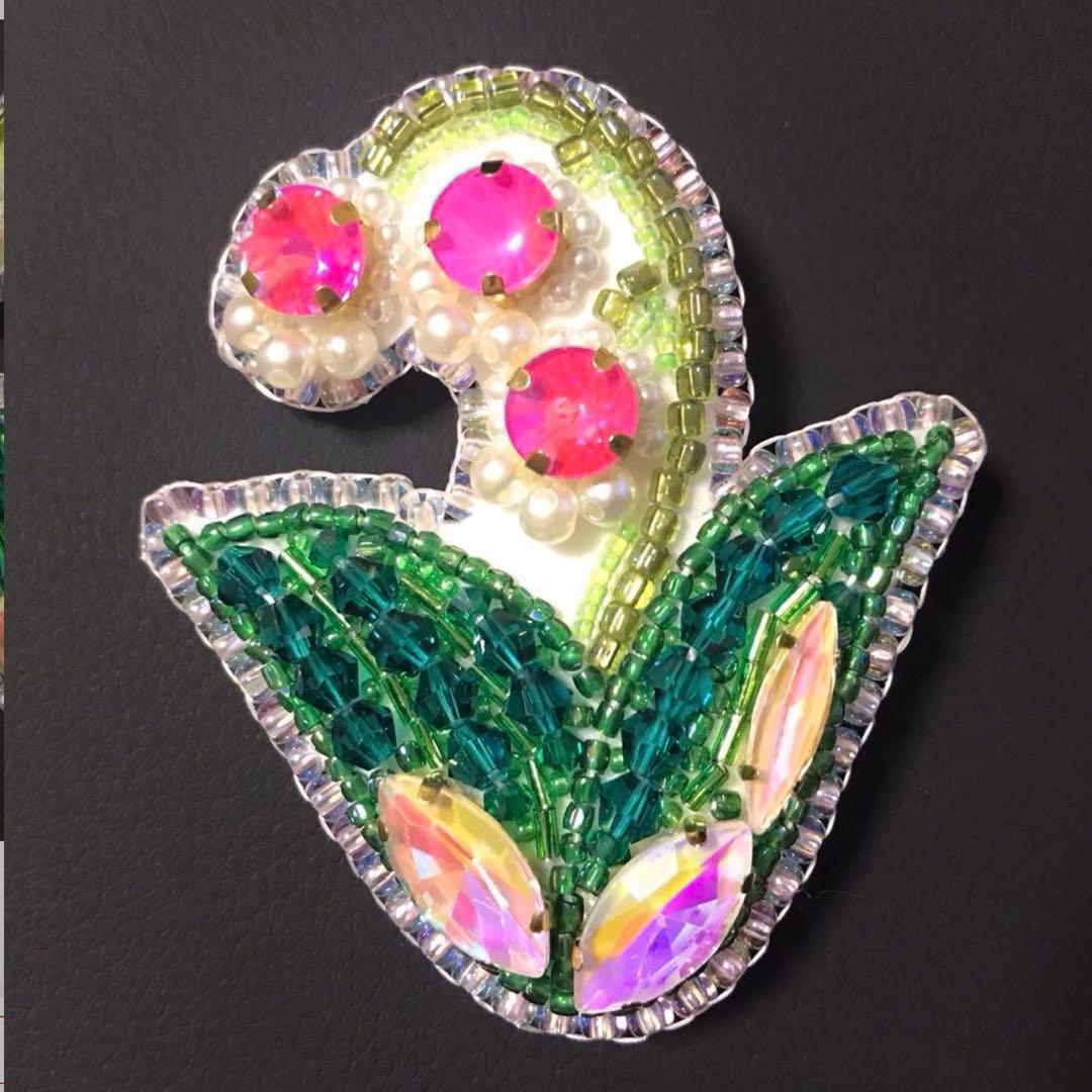 さっちゃん様、オーダー品です　ビーズ刺繍ブローチ9点　ハンドメイド