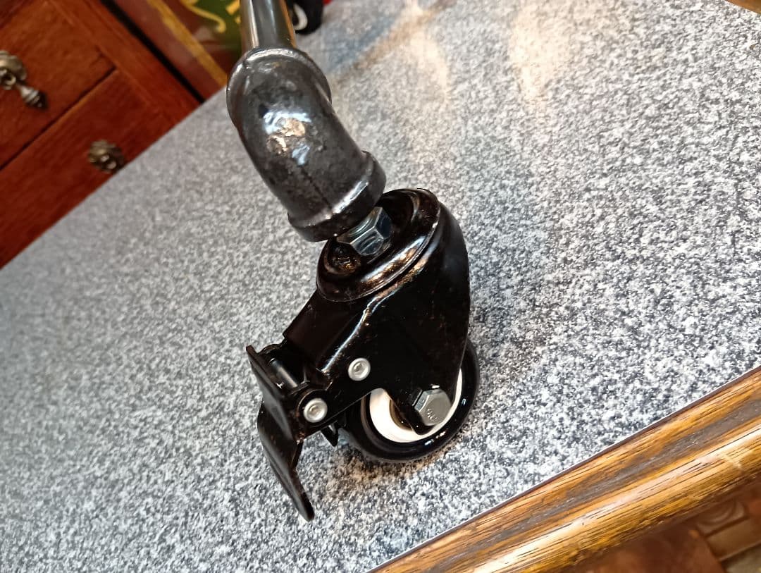 インダストリアル　ウェルド　アイアン　メタル　パイプ　キャスター　ハンガーラック