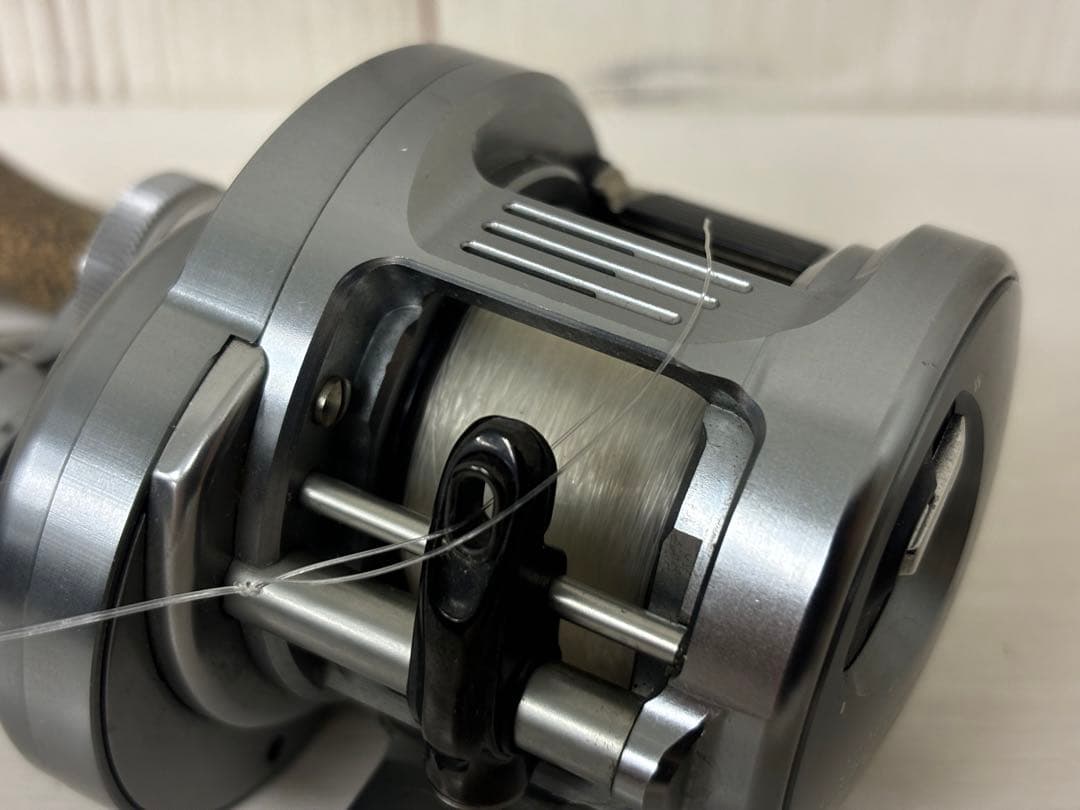 シマノ　19カルカッタコンクエストDC200 右巻き