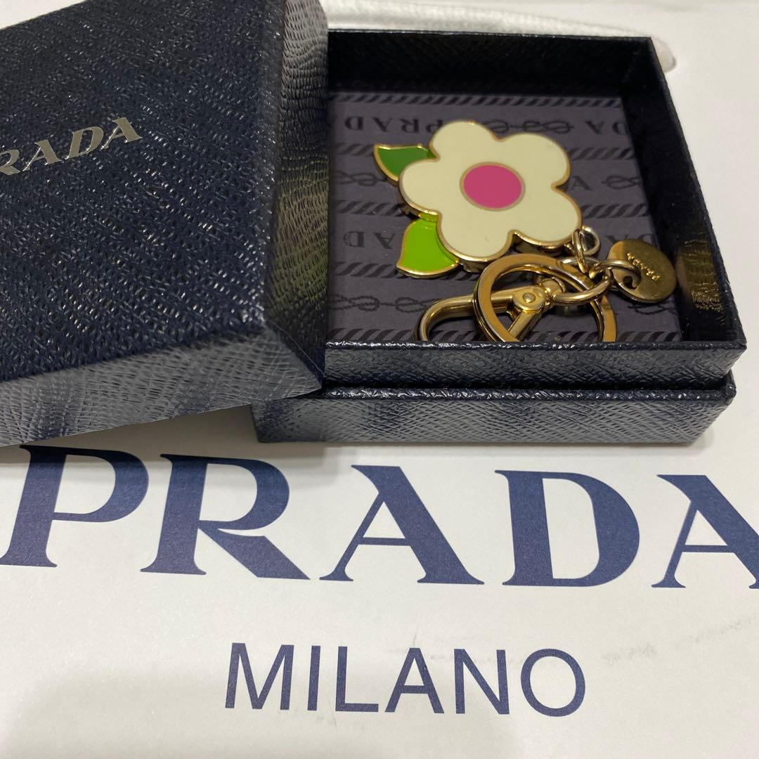 美品　プラダ　PRADA　キーホルダー　キーリング　チャーム　フラワー　箱