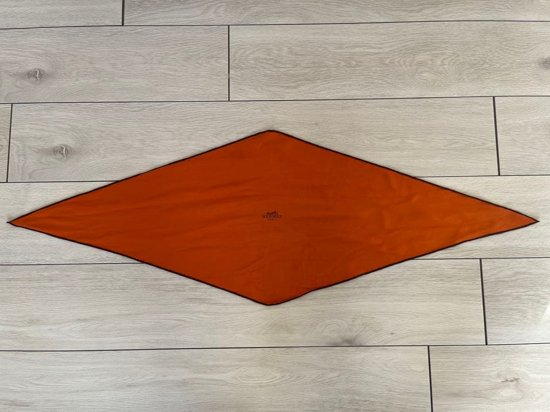 HERMES オレンジ シルク スカーフ ダイヤモンド型