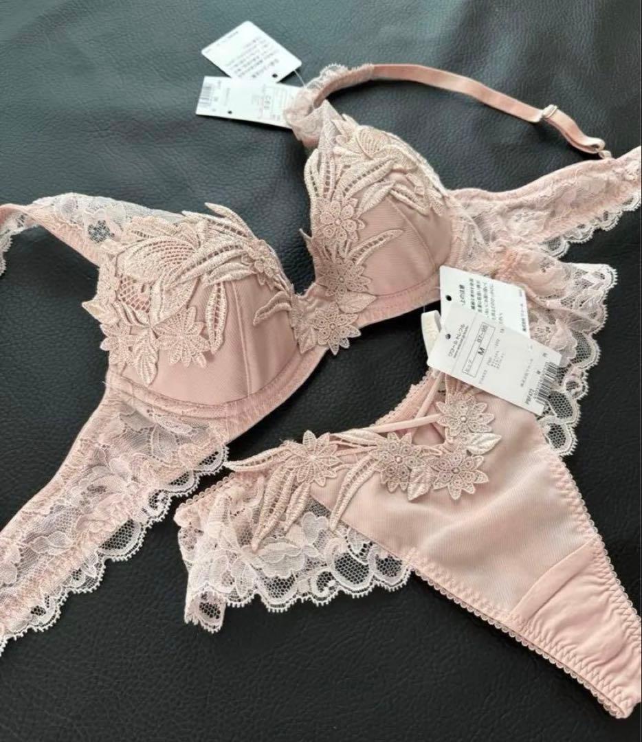 くるにーなです⭐︎ トレフルワコール⭐︎C65 新品　豪華上下セット