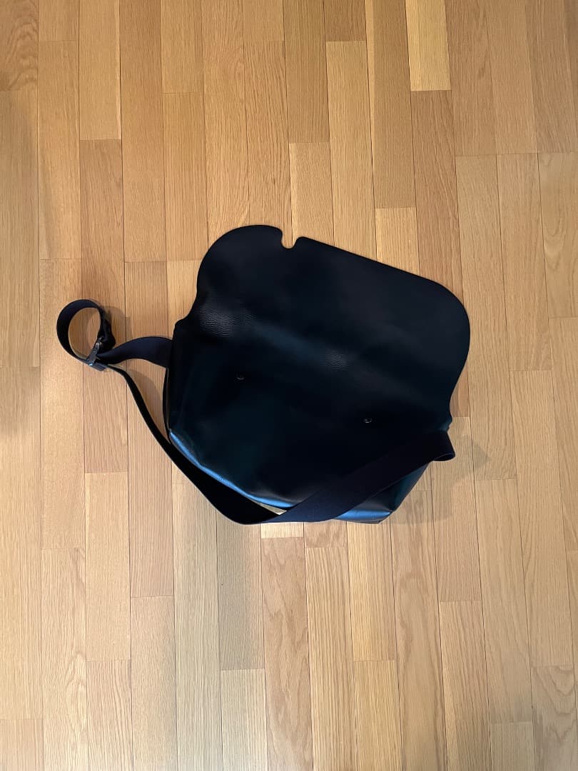 値下げ/Uni&co/ユニアンドコー/レザー/メッセンジャーバッグ/M/大きめ