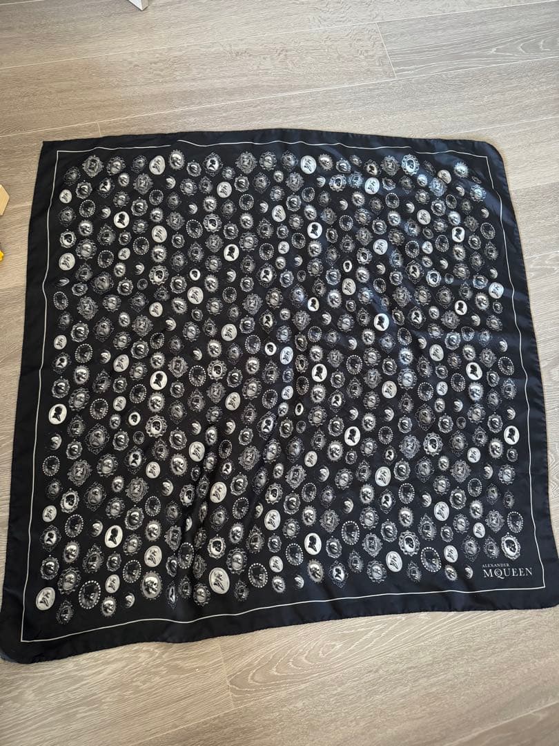 Elope様　ALEXANDER MCQUEEN スカル柄 ストール