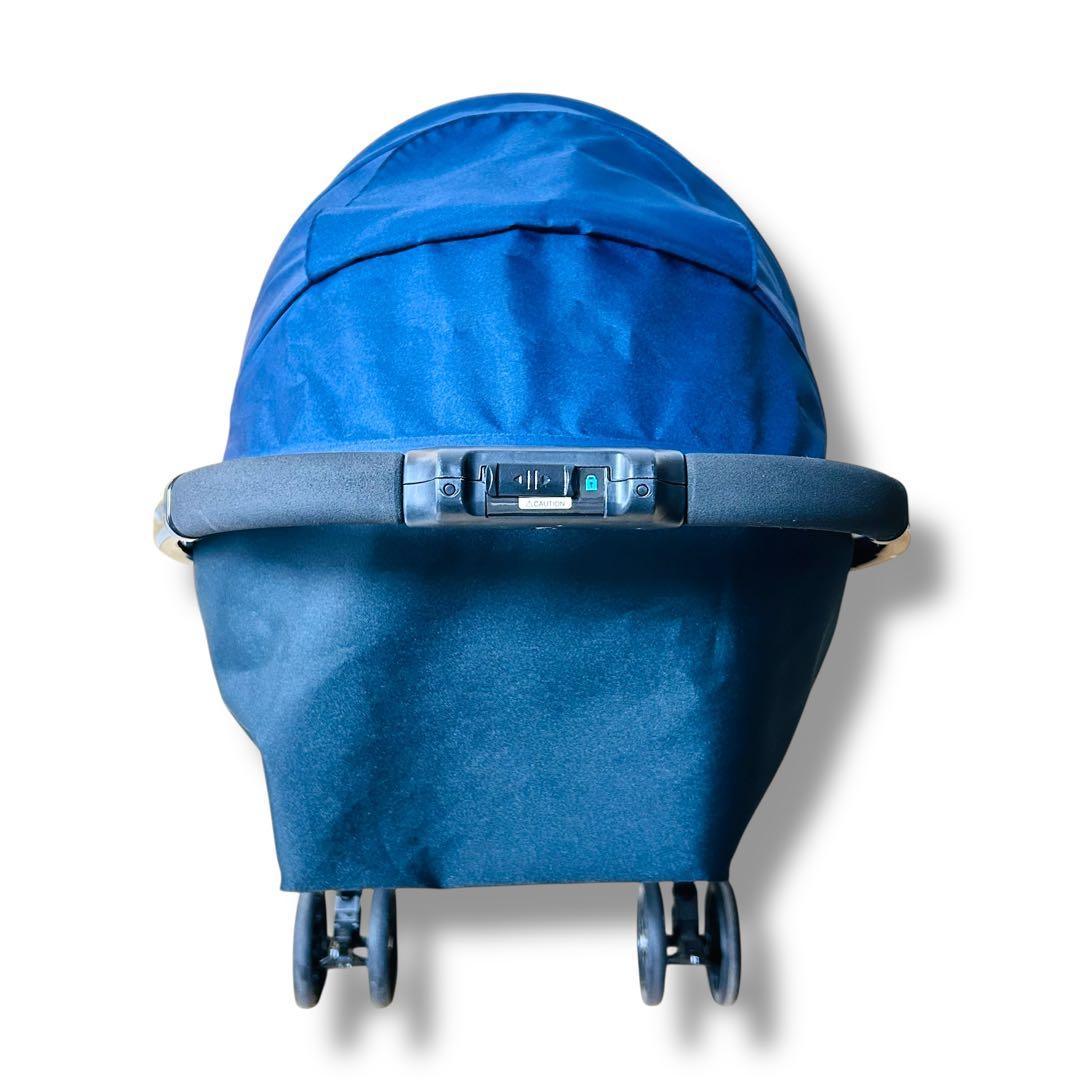 【極美品】Combi メチャライト エッグショック NH ネイビー