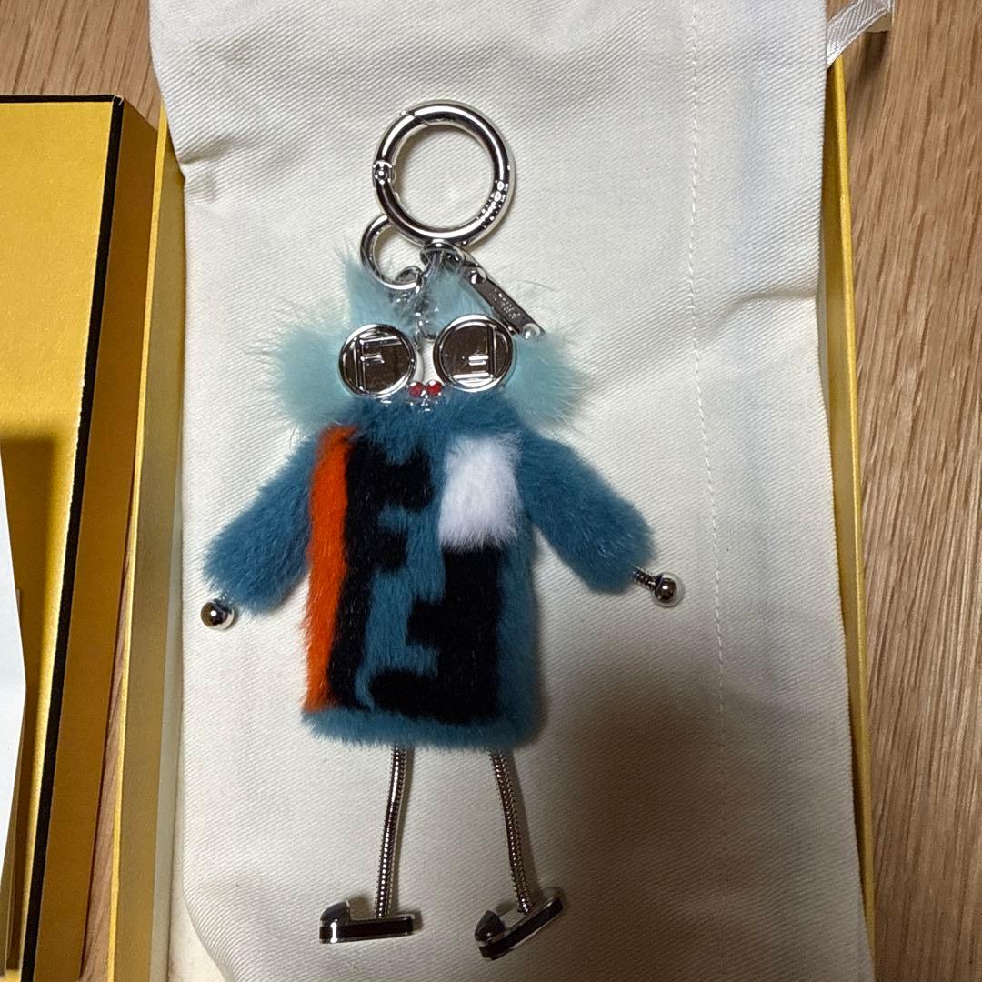 ス*。様 FENDI フェンディ　ウィッチャーズ ファー、バグズモンスター