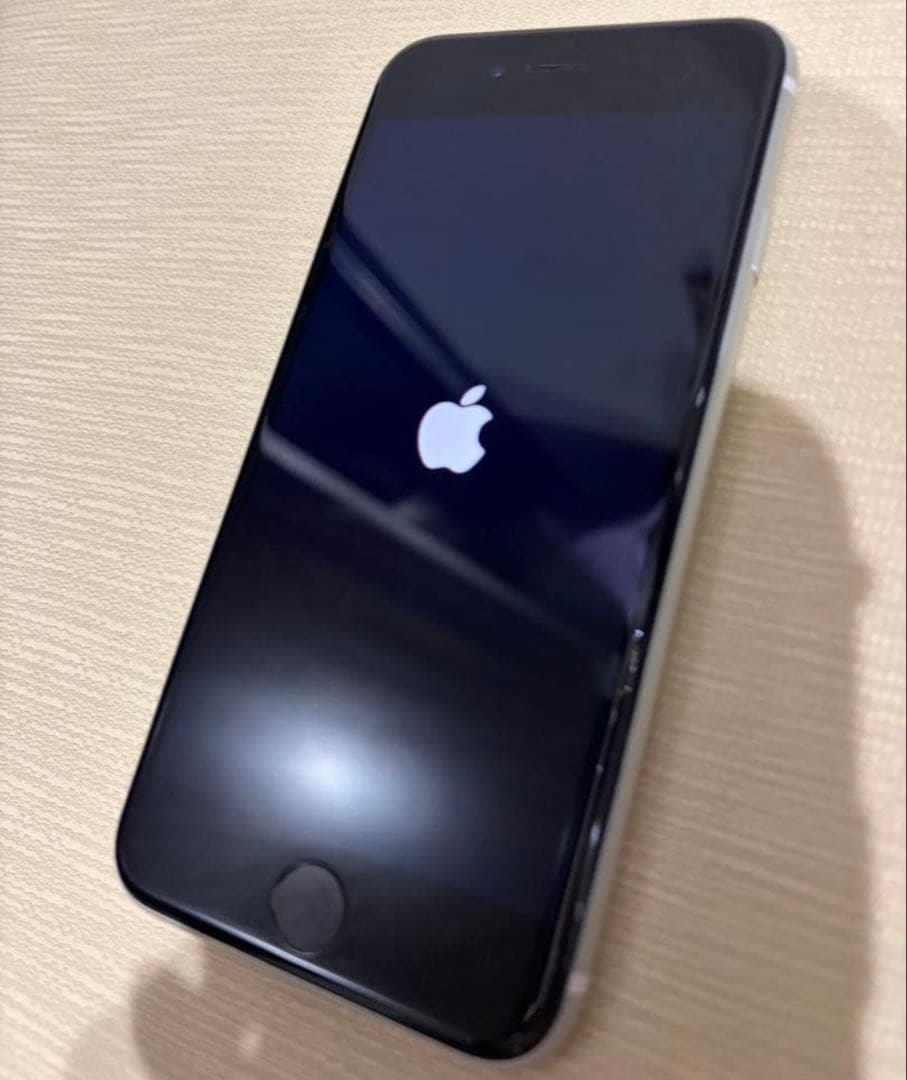 Apple iPhoneSE(第二世代)　ホワイト本体　64GB