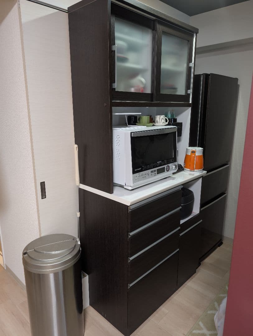 ★ゆな★ニトリ 食器棚 ダークブラウン ガラス扉付き ソフトクローズ