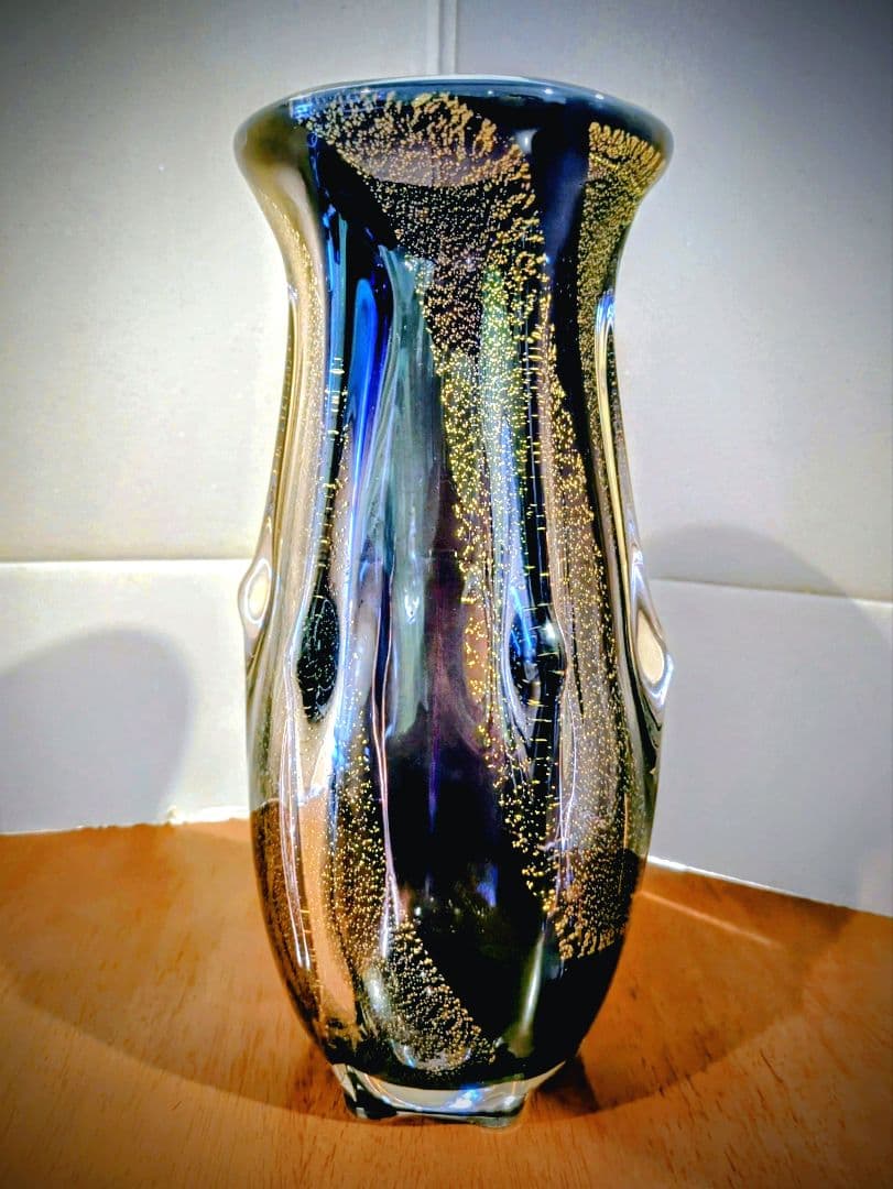 日本の家屋より出てきた 手吹きガラス花瓶 紫 金粒 アートガラス 作家不詳