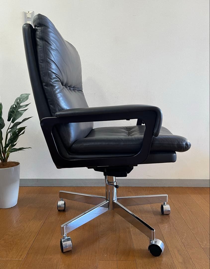 Mobilia モビリア 本革張り ヴィンテージ エグゼクティブチェア　希少