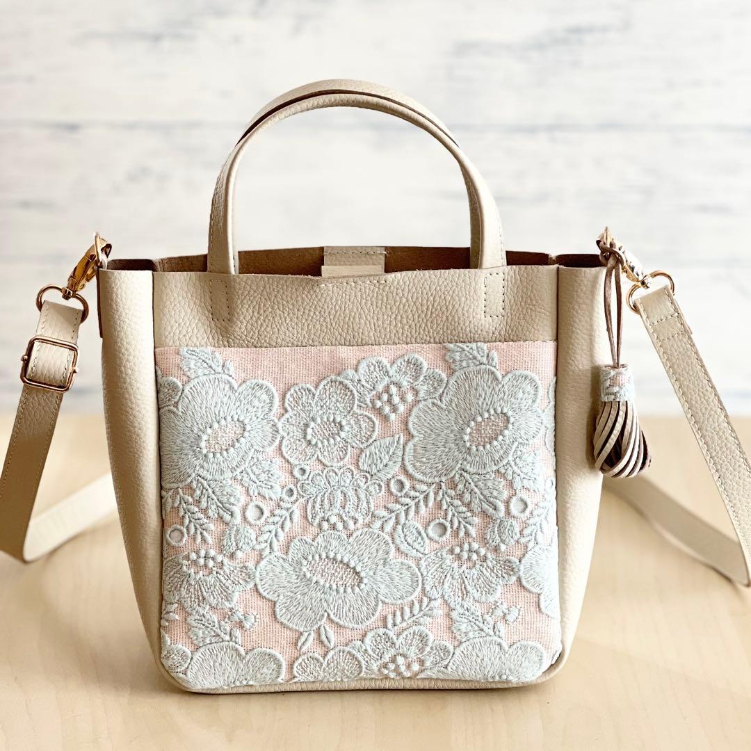 トート型本革ショルダーバッグ　smile flower RB602-051