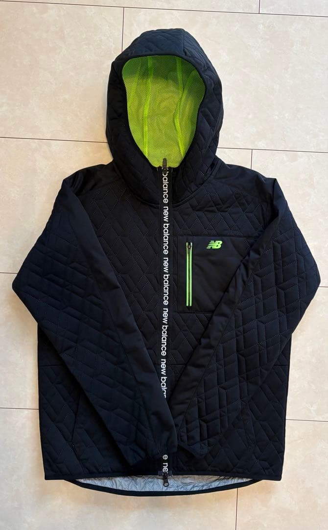 New Balance フード付きジャケット ブラック/グリーン