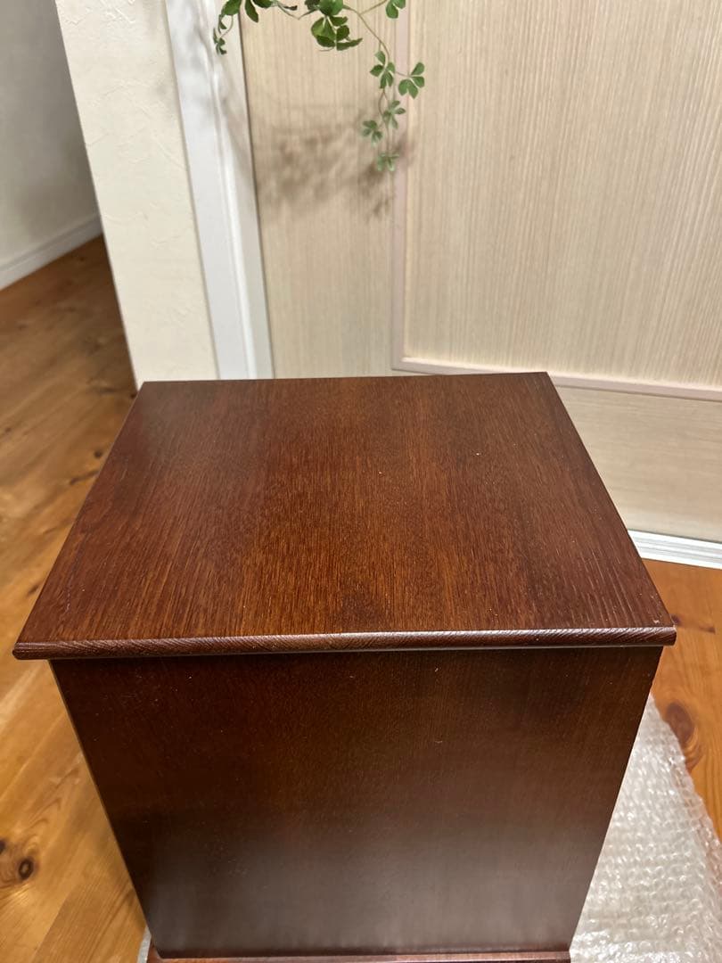 アンティーク　段違い　木製キャビネット ガラス扉付き 小引き出し3段