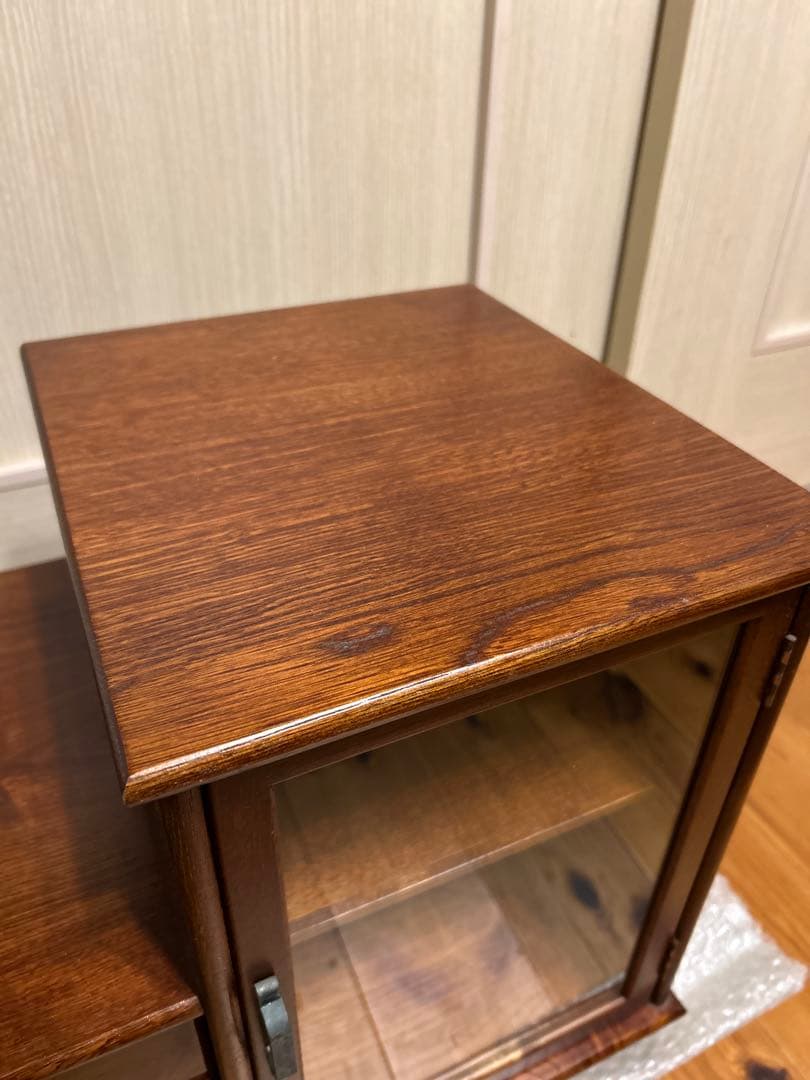 アンティーク　段違い　木製キャビネット ガラス扉付き 小引き出し3段