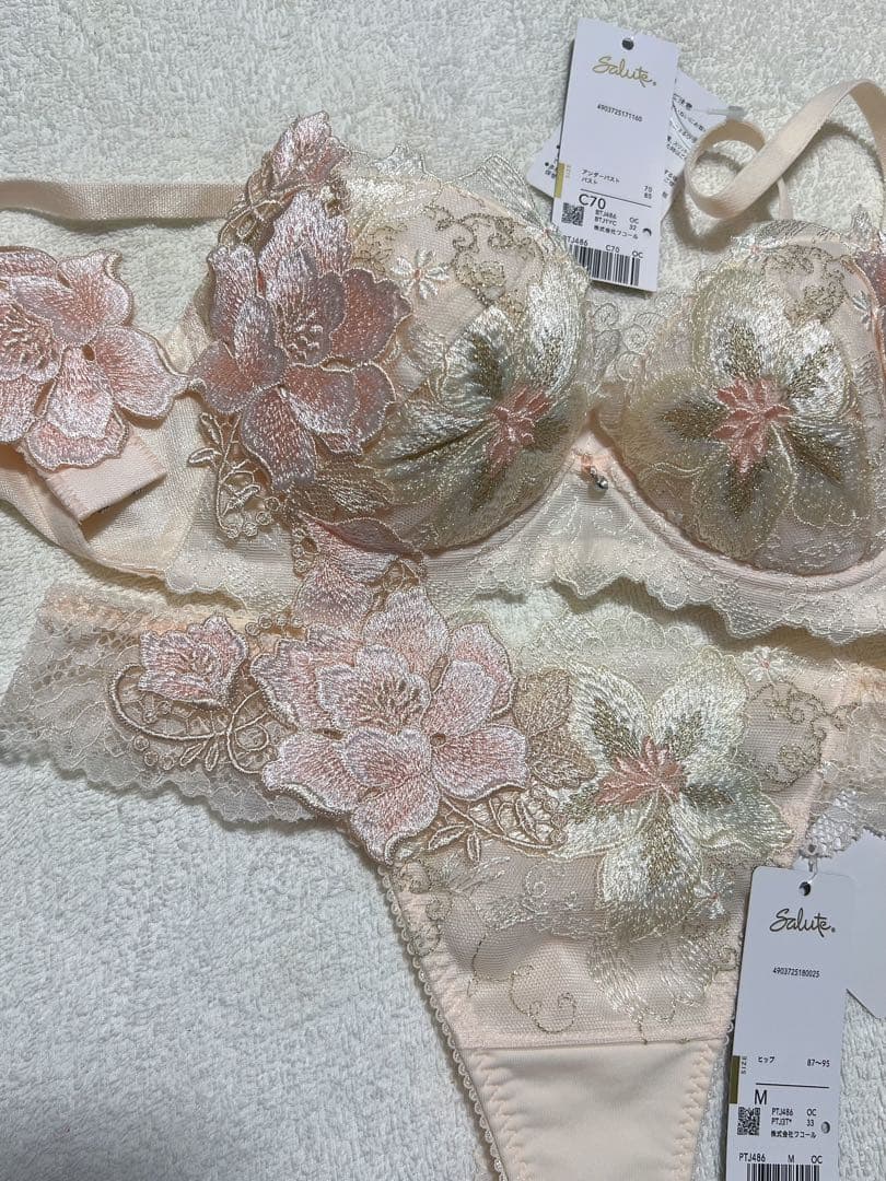 【新品】Salute 86G P-Upブラ＆Tバックショーツ OC C70 m