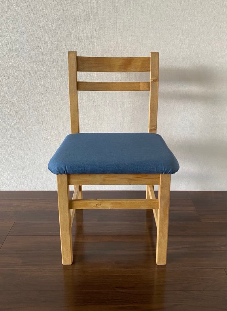 北欧スタイルの椅子(ブルー)