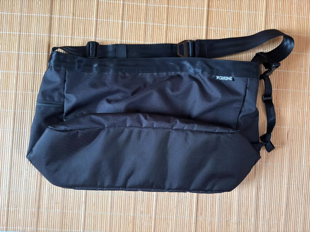 美品！CHROME クローム ニュースペーパーメッセンジャーバッグ ブラック